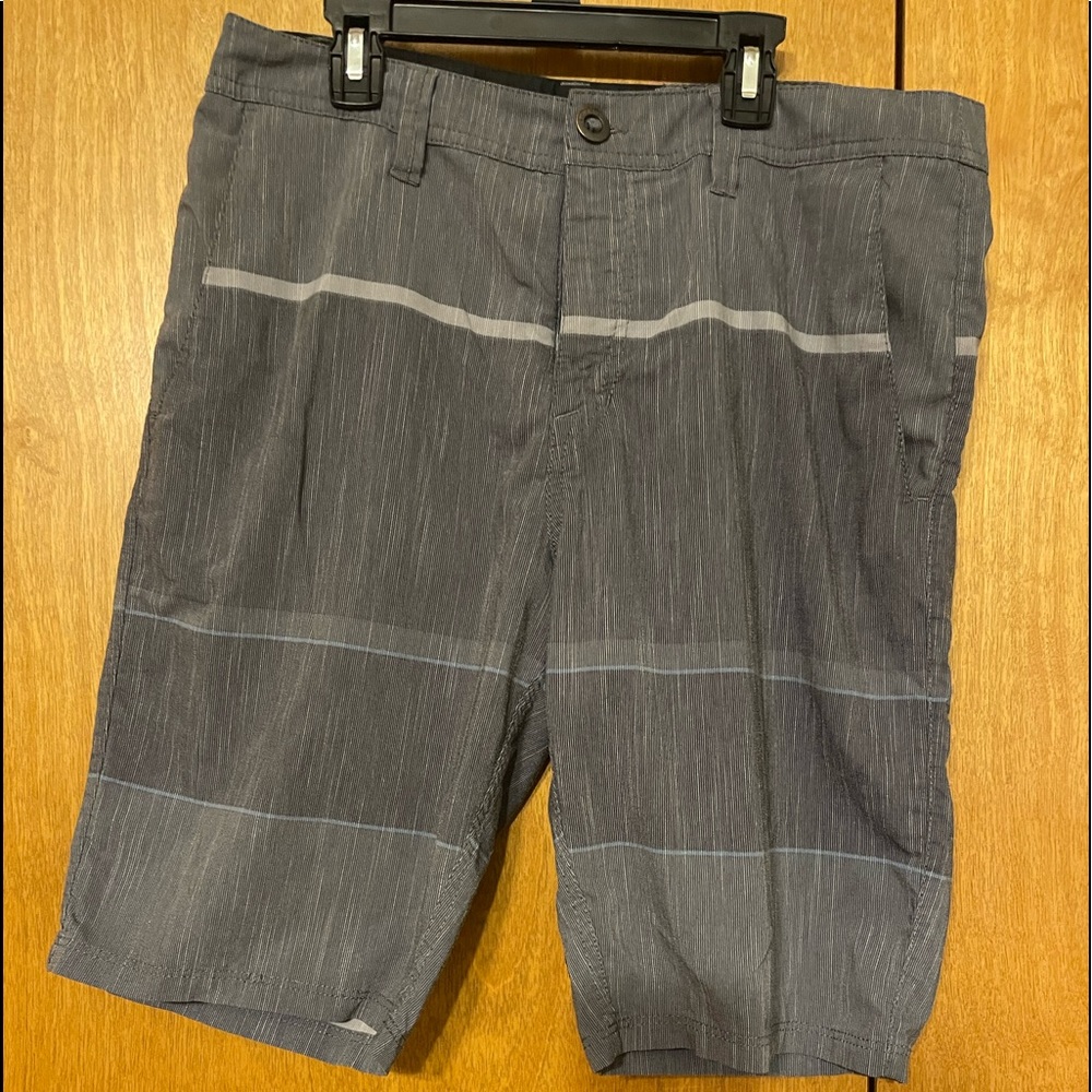 Volcom Mens Casual Wear/ Golf/ Beach/ Skateboarding shorts size 32